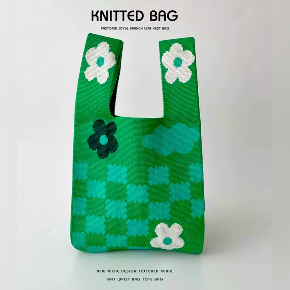 NWT Green Cute Flower Compact Stylish Essentials Handheld Bag